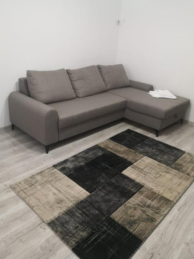 Apartament Cu Doua Camere ทาร์กู จิอู ภายนอก รูปภาพ