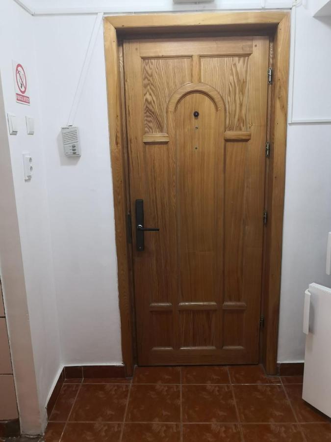 Apartament Cu Doua Camere ทาร์กู จิอู ภายนอก รูปภาพ