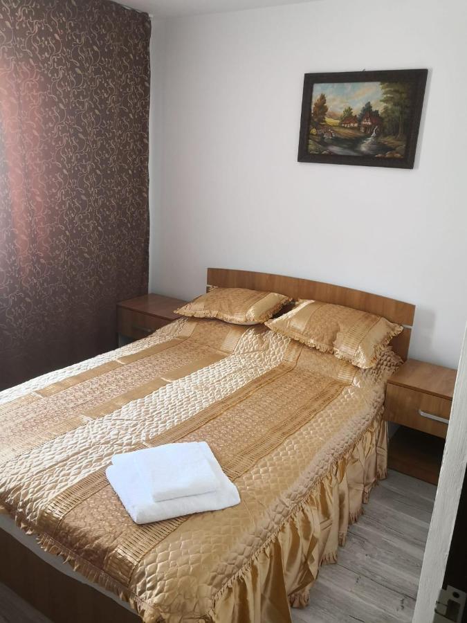 Apartament Cu Doua Camere ทาร์กู จิอู ภายนอก รูปภาพ
